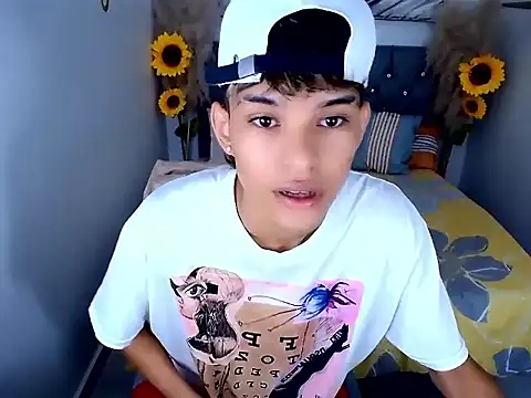 Snapshot of chris_evans77 chatting on 03/31/26, 12:49 chris evans77 online show from 03/31/26, 12:49