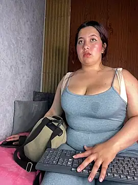 Chubbybunnyy  online show from 04/21/26, 02:51