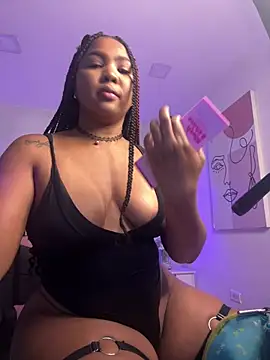 Snapshot of madisoncurt_ chatting on 05/19/26, 11:49 madisoncurt online show from 05/19/26, 11:49
