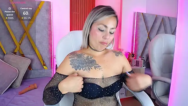 ElizabethJohnson  online show from 04/21/26, 01:06