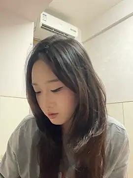 Snapshot of Alice-babyone chatting on 04/27/26, 10:24 Alice-babyone online show from 04/27/26, 10:24