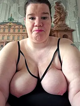 Snapshot of curvystachel42 chatting on 04/10/26, 01:16 curvystachel42 online show from 04/10/26, 01:16