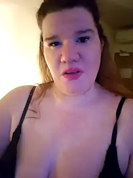 Snapshot of curvystachel42 chatting on 04/11/26, 10:36 curvystachel42 online show from 04/11/26, 10:36