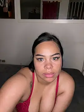 lunaa love online show from 05/15/26, 11:23