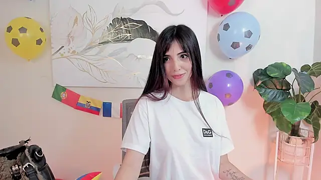 Snapshot of crystal_arlette_ chatting on 06/19/26, 02:32 crystal arlette online show from 06/19/26, 02:32