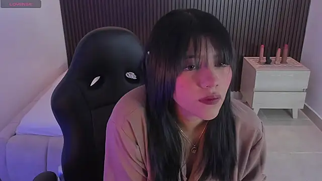 MILLYEVANS1 online show from 04/14/26, 03:01