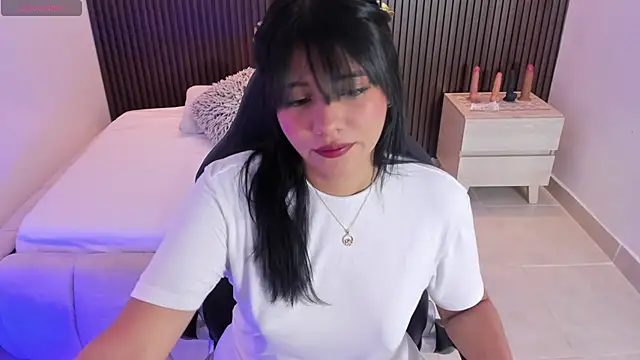 MILLYEVANS1 online show from 04/15/26, 03:02