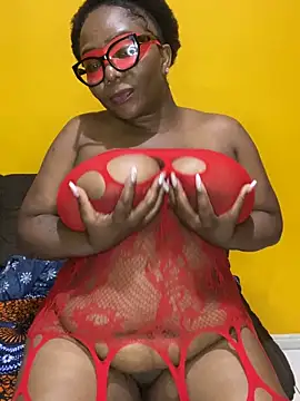 Snapshot of BoobsQueeen chatting on 05/16/26, 02:30 BoobsQueeen online show from 05/16/26, 02:30