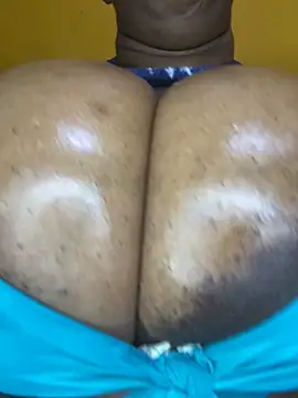 Snapshot of BoobsQueeen chatting on 05/21/26, 02:29 BoobsQueeen online show from 05/21/26, 02:29