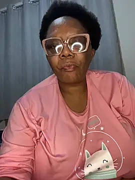 Snapshot of BoobsQueeen chatting on 07/17/26, 01:56 BoobsQueeen online show from 07/17/26, 01:56