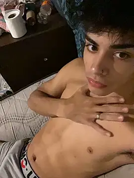 AgusTr online show from 04/02/26, 04:10