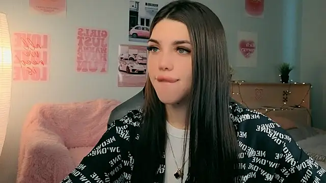 molly rettyy online show from 04/30/26, 03:24