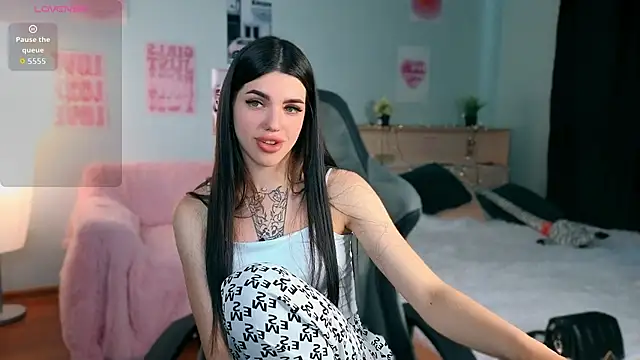 Snapshot of molly_rettyy chatting on 06/19/26, 05:01 molly rettyy online show from 06/19/26, 05:01