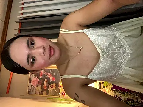 Snapshot of _Flirtyprincess_ chatting on 04/24/26, 03:20 Flirtyprincess online show from 04/24/26, 03:20