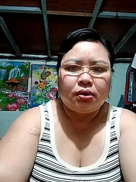 Snapshot of Monglan-c chatting on 05/04/26, 03:52 Monglan-c online show from 05/04/26, 03:52