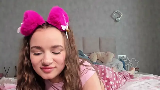 AlinaLuxxx online show from 04/23/26, 01:02