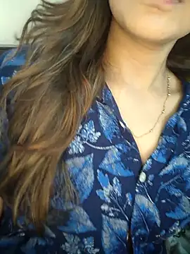Snapshot of riyaa_sexyy chatting on 07/14/26, 03:18 riyaa sexyy online show from 07/14/26, 03:18