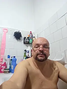 Snapshot of Cristo1982 chatting on 04/17/26, 06:11 Cristo1982 online show from 04/17/26, 06:11