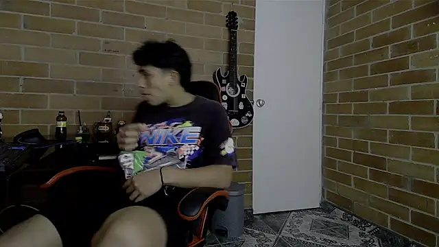 ethann2  online show from 06/07/26, 07:06