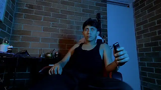 ethann2  online show from 06/08/26, 11:38