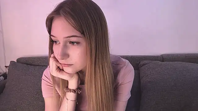 KatrineDrea online show from 04/22/26, 03:24