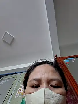 Snapshot of Yummy_9x chatting on 06/19/26, 01:43 Yummy 9x online show from 06/19/26, 01:43