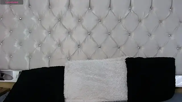 Snapshot of MistressNyx_ chatting on 05/25/26, 03:40 MistressNyx online show from 05/25/26, 03:40