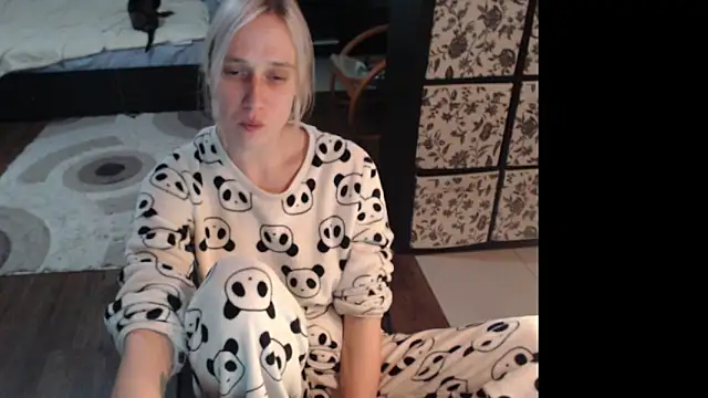 Snapshot of Sweet_hot_shrmp chatting on 06/03/26, 06:02 Sweet hot shrmp online show from 06/03/26, 06:02