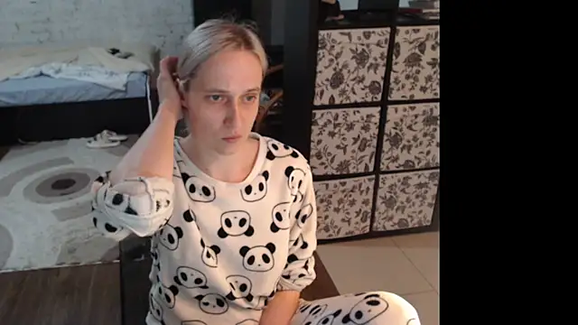 Snapshot of Sweet_hot_shrmp chatting on 06/04/26, 02:56 Sweet hot shrmp online show from 06/04/26, 02:56