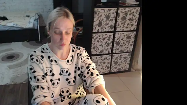 Snapshot of Sweet_hot_shrmp chatting on 06/09/26, 10:27 Sweet hot shrmp online show from 06/09/26, 10:27