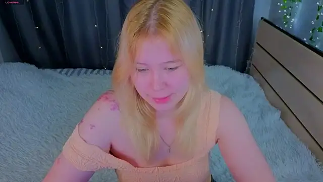unburnedgirl online show from 06/22/26, 04:04