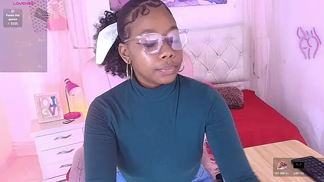 emily smith18 online show from 04/24/26, 12:07