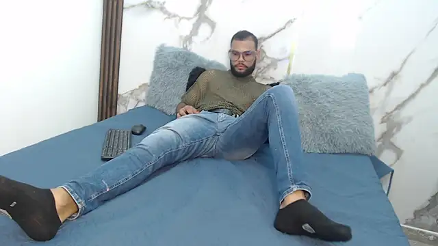 Issack 69 online show from 04/24/26, 02:58