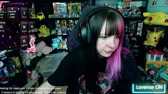 Snapshot of CutieTracer chatting on 06/10/26, 04:06 CutieTracer online show from 06/10/26, 04:06