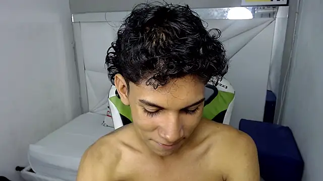 Taylorr junior  online show from 03/31/26, 04:46