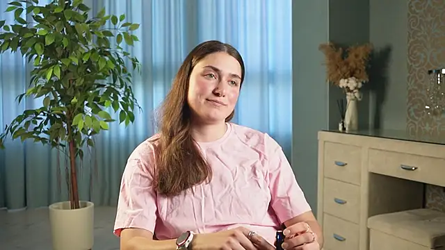 Snapshot of WeiReece chatting on 04/01/26, 09:43 WeiReece online show from 04/01/26, 09:43