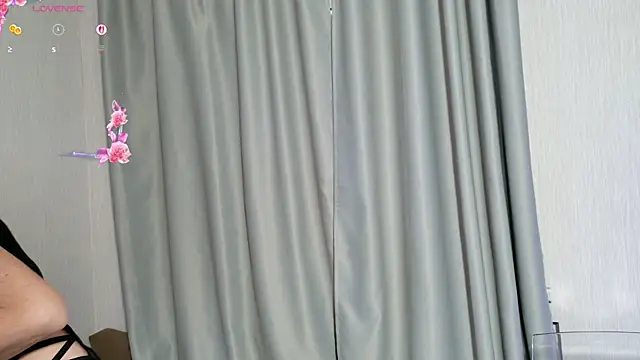 Snapshot of verywetforyou chatting on 07/17/26, 11:06 verywetforyou online show from 07/17/26, 11:06