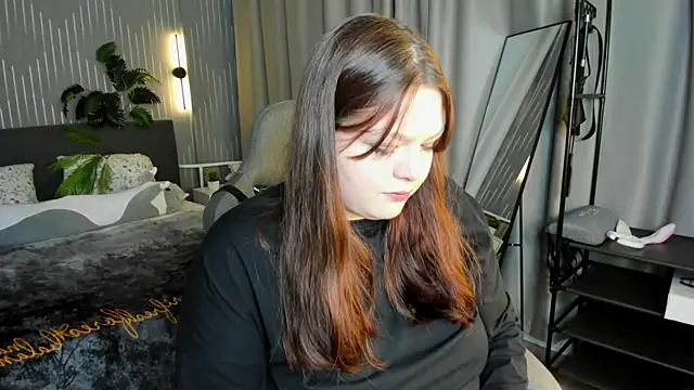 Evelyne Loo online show from 05/13/26, 09:17