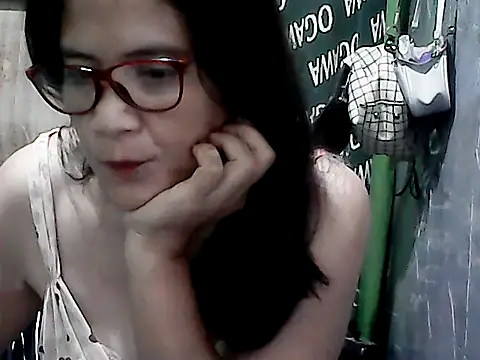 Snapshot of PinayZaira chatting on 04/15/26, 07:10 PinayZaira online show from 04/15/26, 07:10