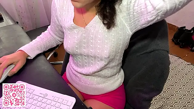 petitecurlybrunette online show from 06/26/26, 04:22