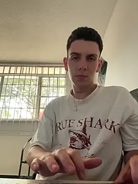 Snapshot of Liam_Fiire chatting on 04/30/26, 07:42 Liam Fiire online show from 04/30/26, 07:42