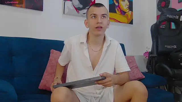 Rowan Cley online show from 06/26/26, 11:47