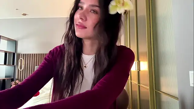 MinnaWatwood online show from 04/13/26, 06:08