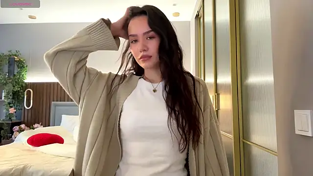 MinnaWatwood online show from 04/19/26, 05:29