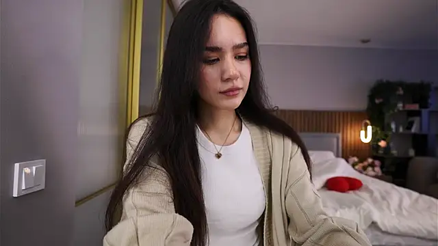 MinnaWatwood online show from 04/21/26, 05:47