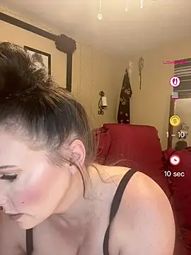Snapshot of taylorsunshine chatting on 05/04/26, 02:18 taylorsunshine online show from 05/04/26, 02:18