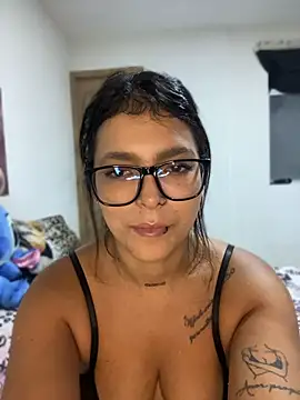 Snapshot of Mia_milf_x chatting on 05/22/26, 11:10 Mia milf x online show from 05/22/26, 11:10