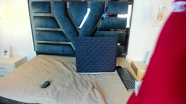 Alantaylorr  online show from 04/30/26, 02:56