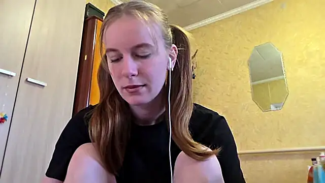 DonnaKuc online show from 04/23/26, 06:14