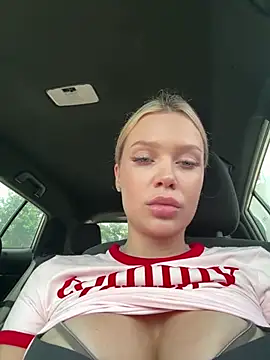 Girl-Mia online show from 05/15/26, 04:52